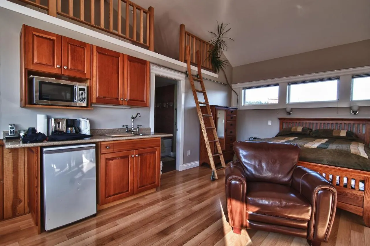 Birds Of A Feather Victoria Oceanfront Studio Suites Colwood Canada
