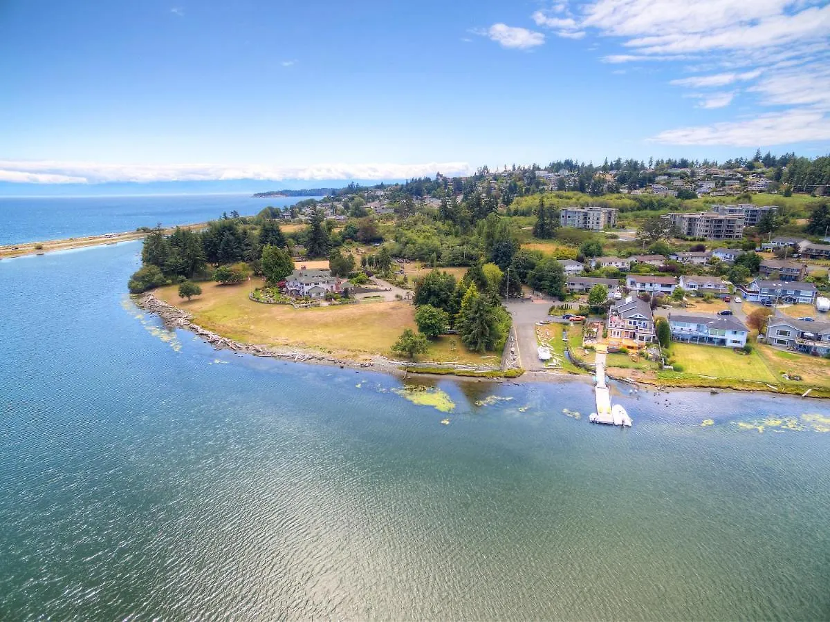 Birds Of A Feather Victoria Oceanfront Studio Suites Colwood Bed & Breakfast